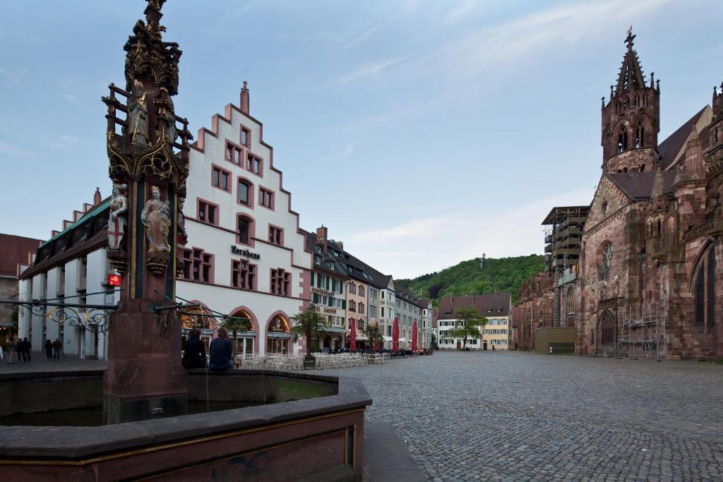 Hotel Rappen Am Muensterplatz Freiburg im Breisgau Exterior foto